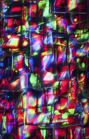Lang7-Kirchenfenster I'Bildausschnitt, Fluoreszierendes Acryl hinter Acrylglas in Edelstahlwinkel, UV-Leuchten, 40 x 150 cm, 2008.jpg